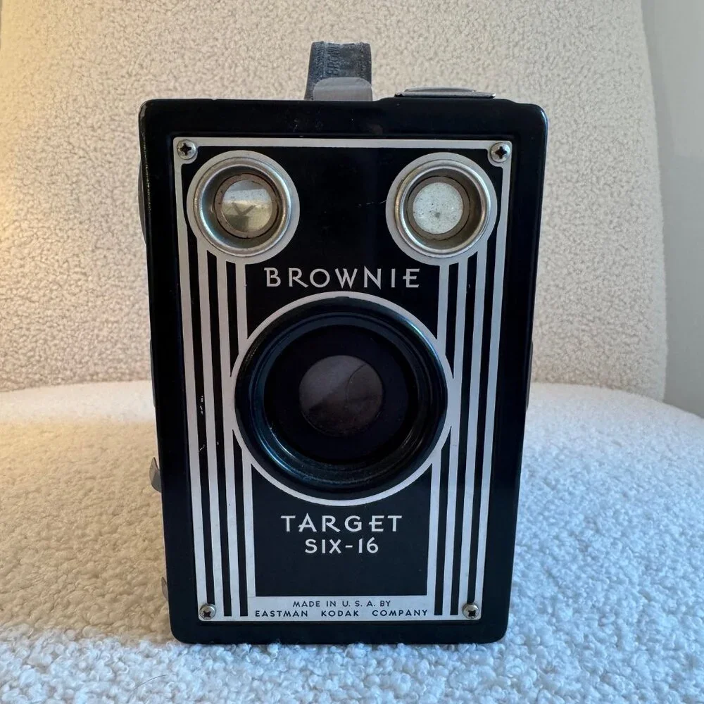 Vintage 1940s-1950s Kodak Brownie Target Six-16 Camera